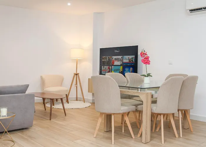Luxurious & Spacious 4Br Apt Next To Cathedral