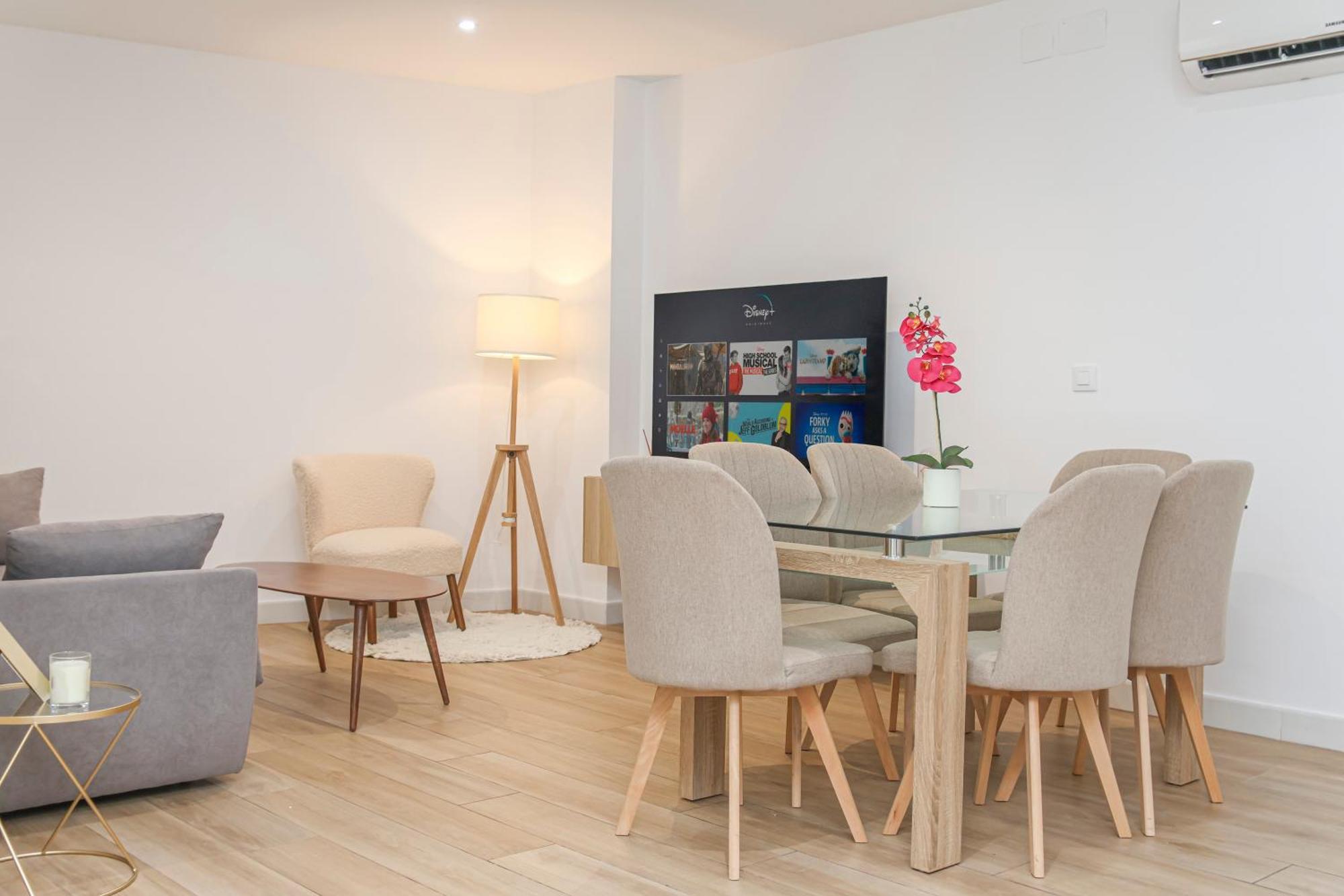 Luxurious & Spacious 4br Next To Cathedral Apartment *
