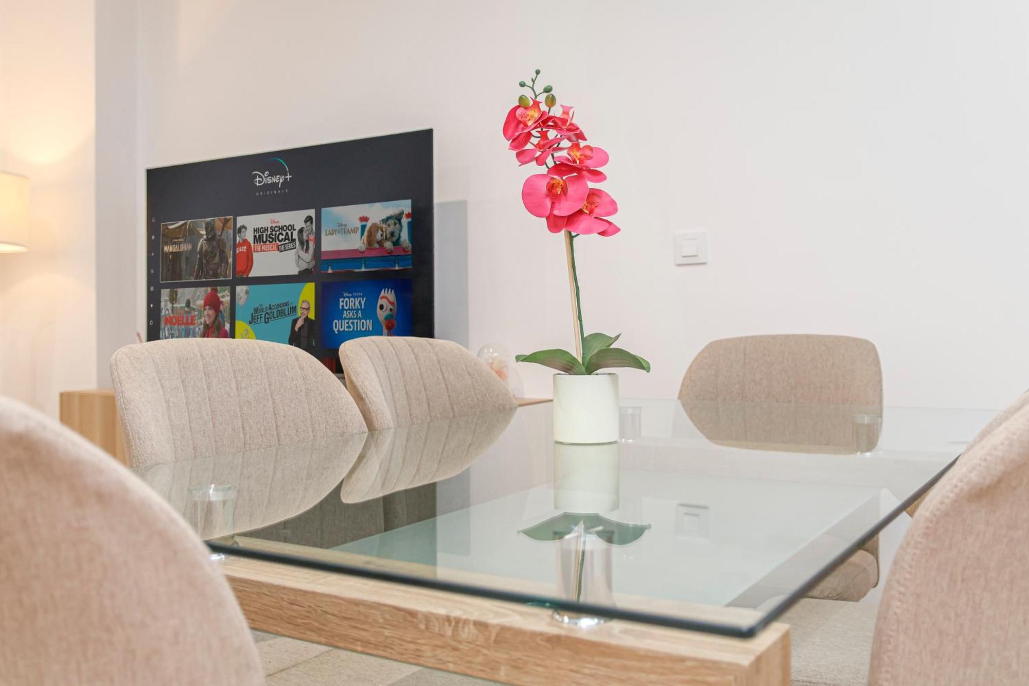 Luxurious & Spacious 4br Next To Cathedral